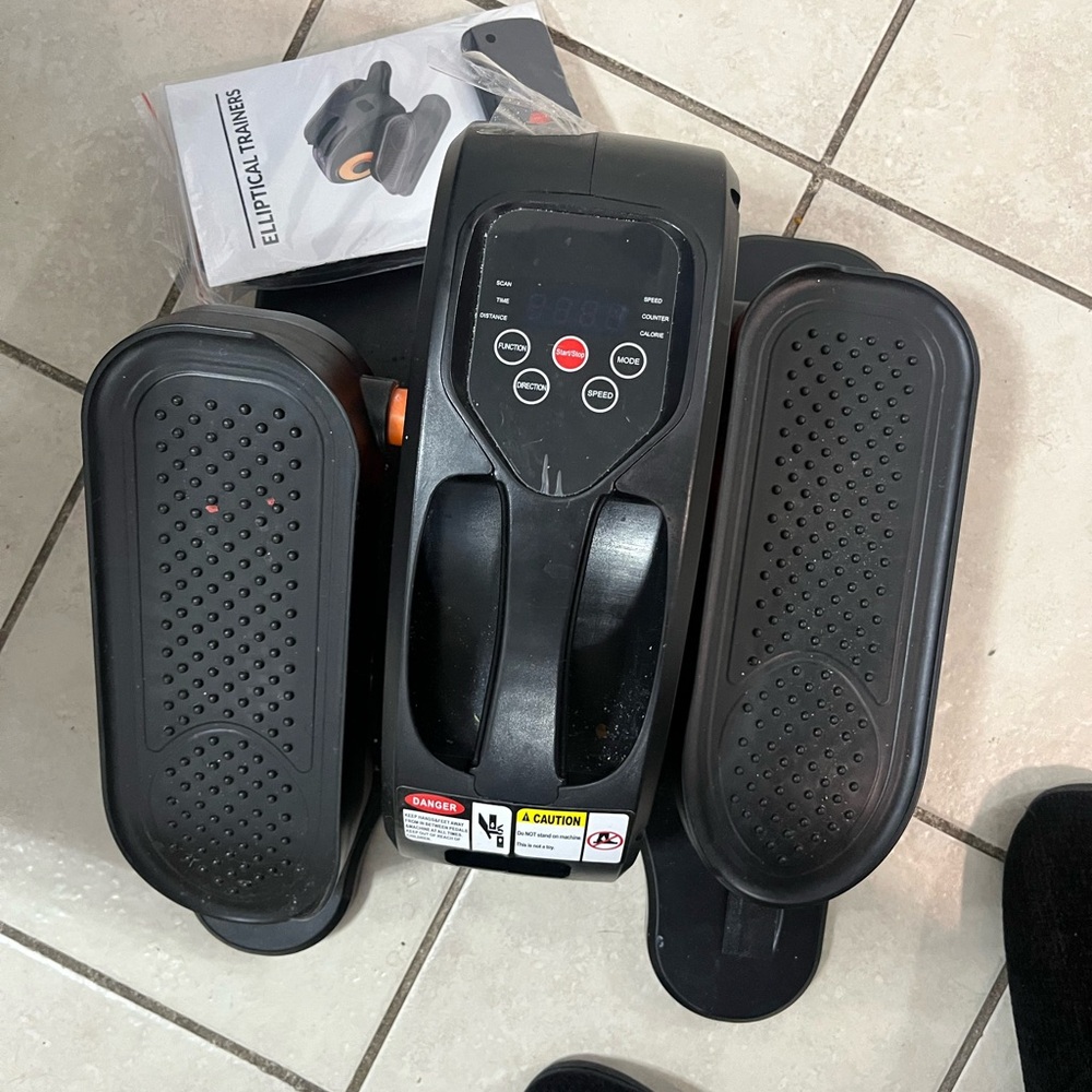 Compact Black Elliptical Machine - Picture 2 of 3